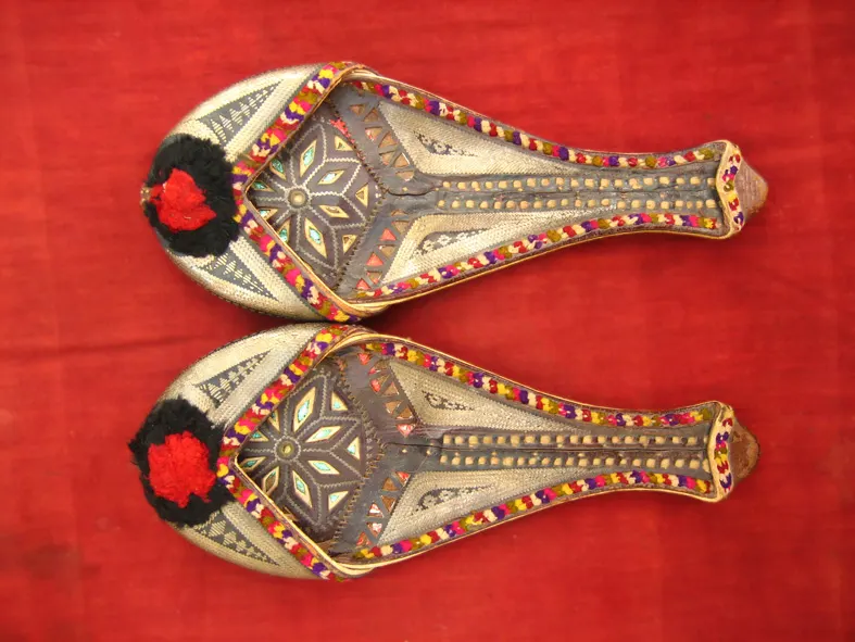 Decorated traditional leather shoes from the Kachchh region with stitched and metallic details