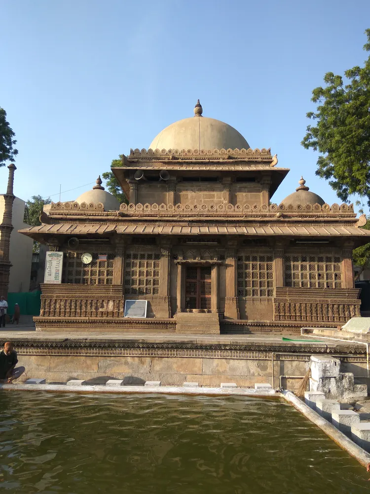 Architectural view of Rani Sipri’s mosque-and-tomb ensemble in Ahmedabad